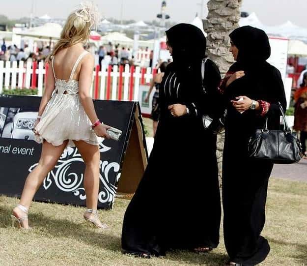 Donne a Dubai: come vestirsi e norme di comportamento