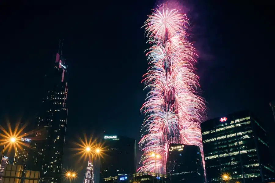 Il Burj Khalifa, il grattacielo più alto del mondo, la notte del 31 dicembre.