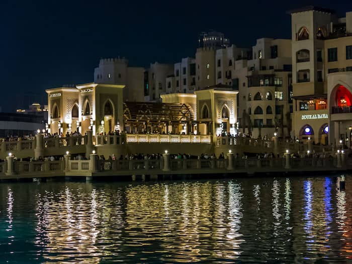 Il ponte che collega il Dubai Mall col Souk Al Bahar