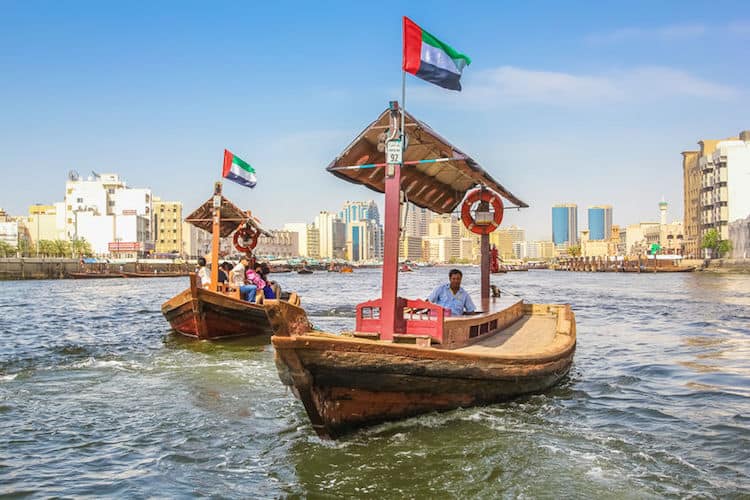 L'abra per un solo Dirham ti porta da Bur Dubai a Deira