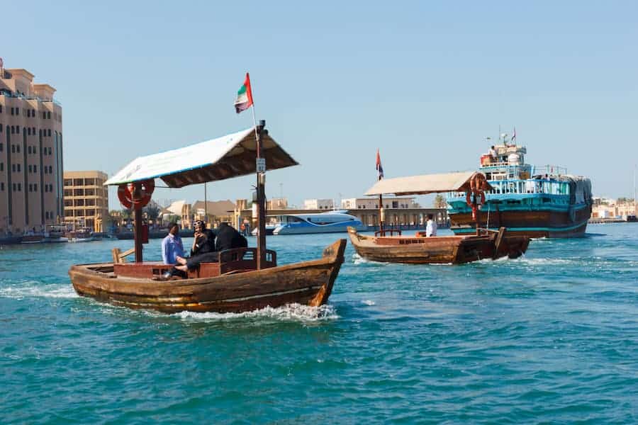 Giro in abra (imbarcazione tipica di Dubai) nel Dubai Creek