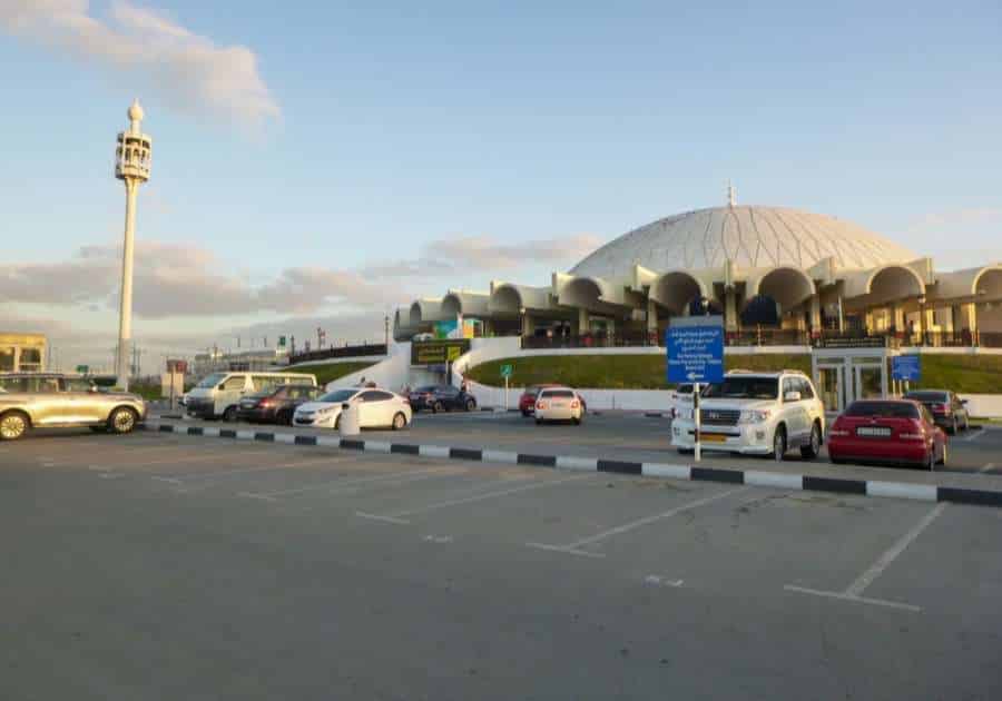L'aeroporto di Sharjah dista circa 20 minuti da Dubai