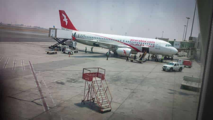 Un aereo della compagnia Air Arabia all'aeroporto di Sharjah