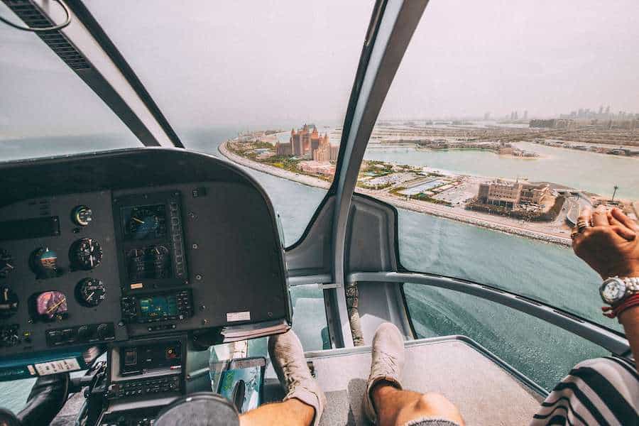 Il giro in elicottero mentre passa su the Palm Jumeirah, Dubai