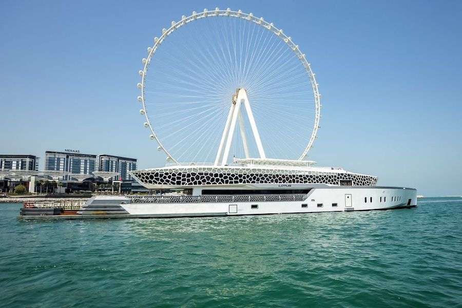 Crociera di Dubai con cena su Lotus Mega Yacht